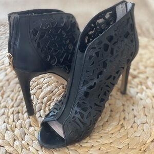 SexyVince Camuto Black Stiletto Heels, Laser-Cut Design & Gold Hardware zipper